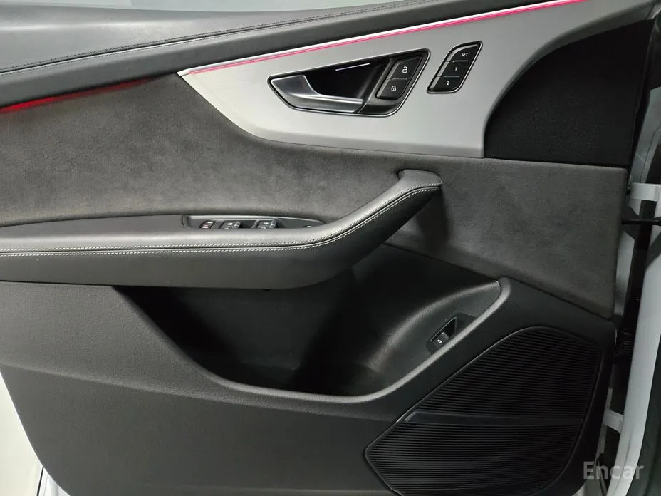 Фото 14 - Audi Q8