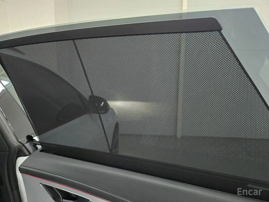 Фото 16 - Audi Q8