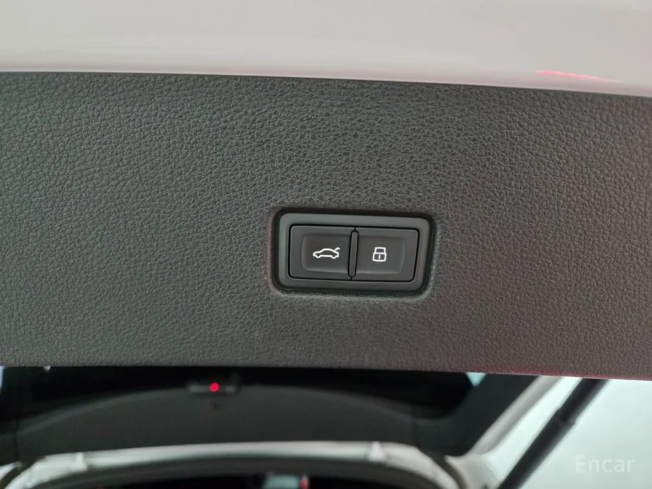 Фото 17 - Audi Q8