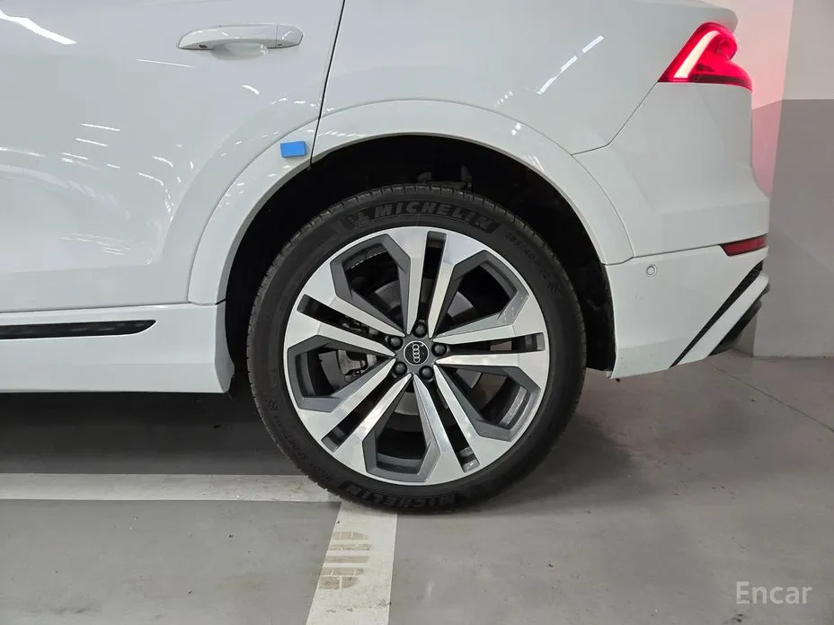 Фото 5 - Audi Q8