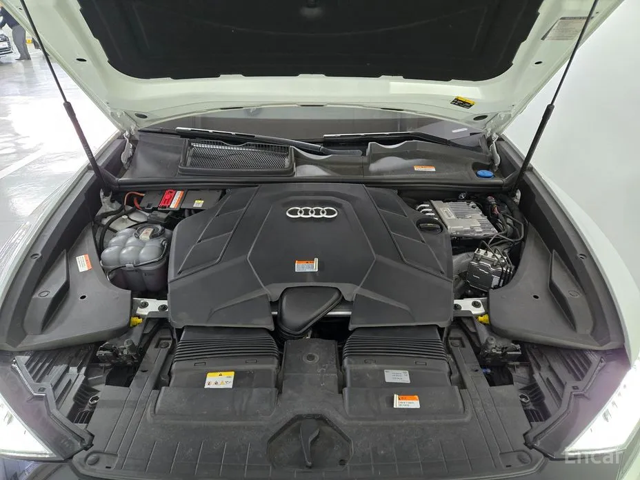 Фото 6 - Audi Q8