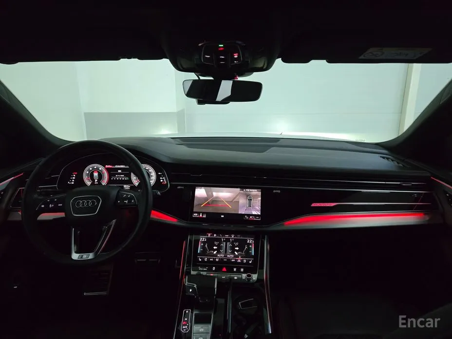 Фото 7 - Audi Q8