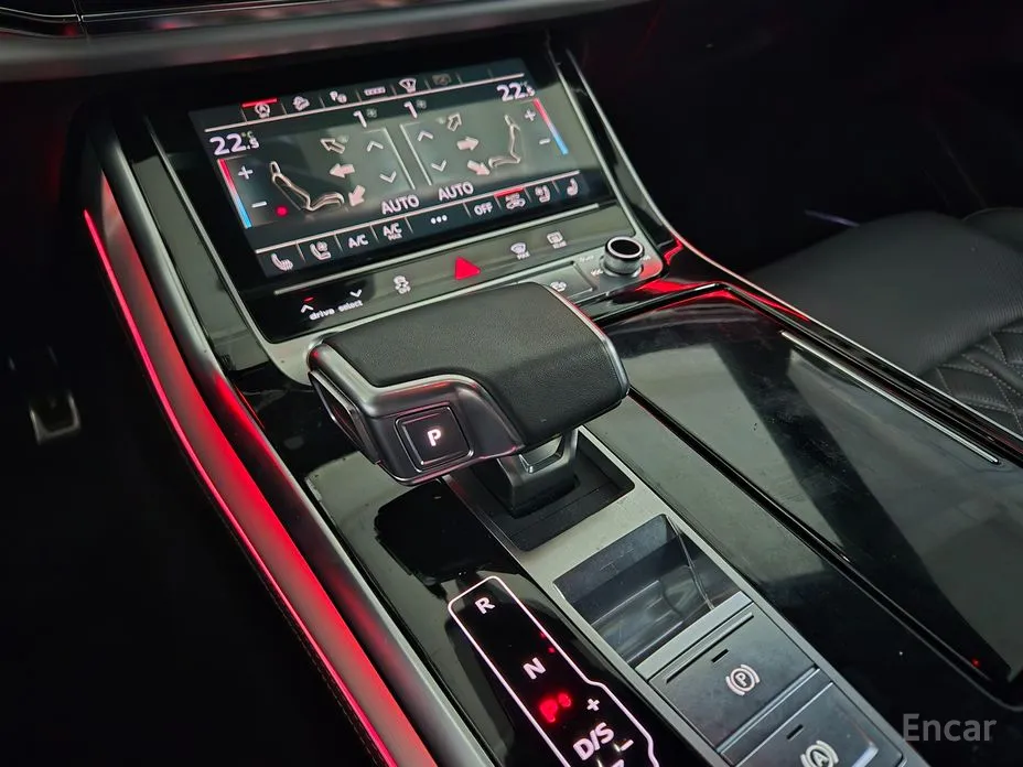 Фото 9 - Audi Q8