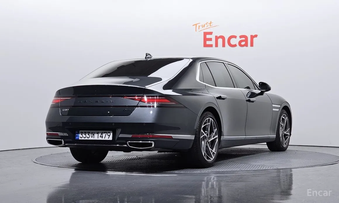 Фото 2 - Genesis G90