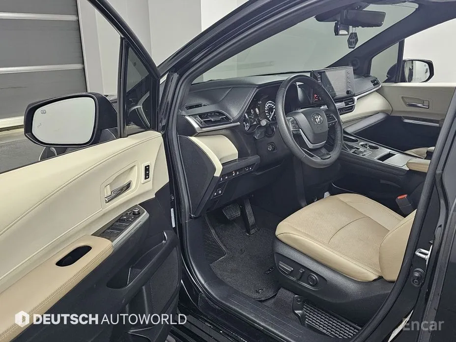 Фото 11 - Toyota Sienna