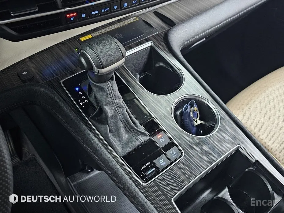 Фото 9 - Toyota Sienna