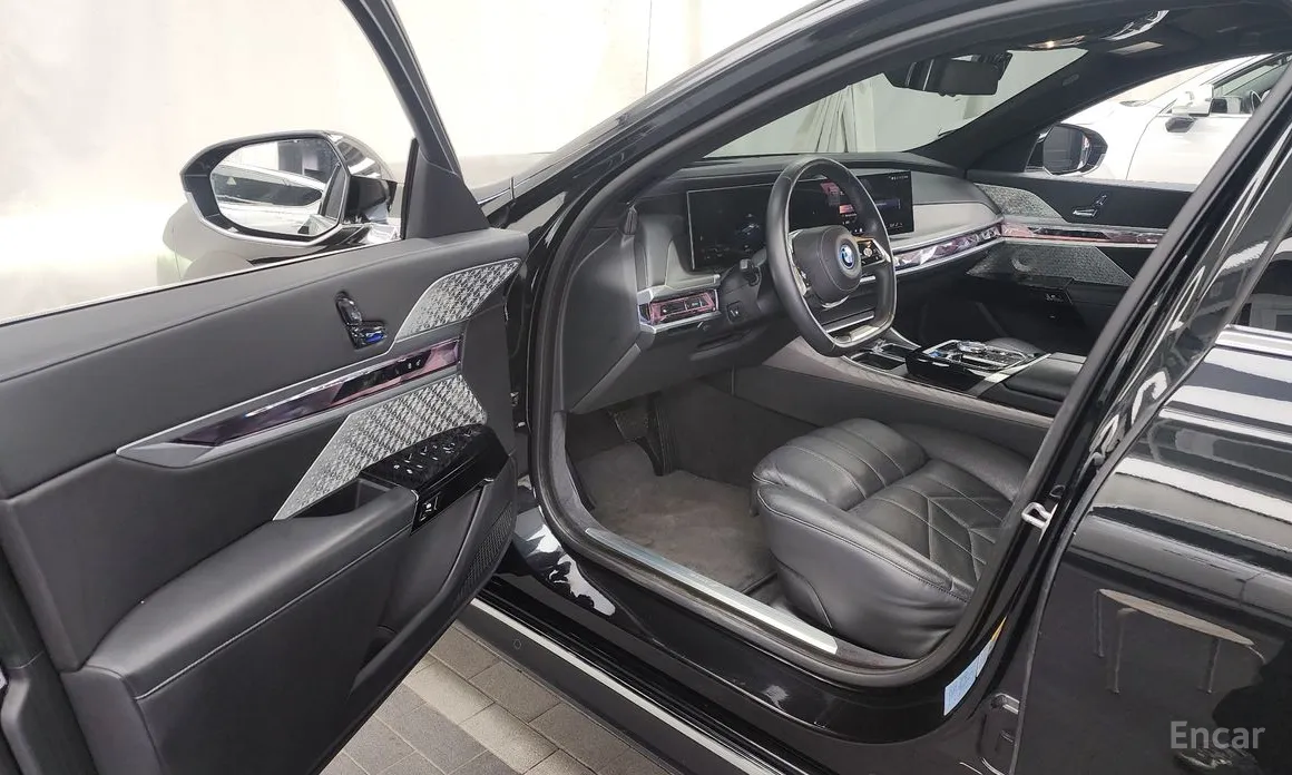 Фото 10 - BMW i7