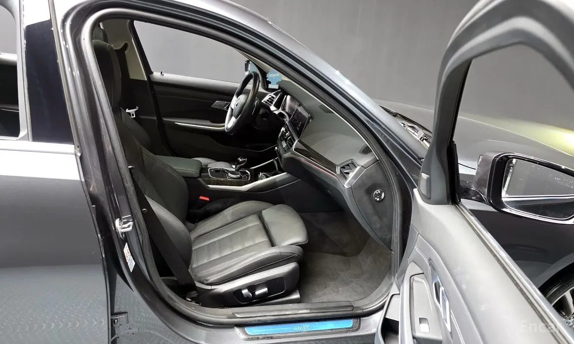 Photo 11 - BMW 3 Series