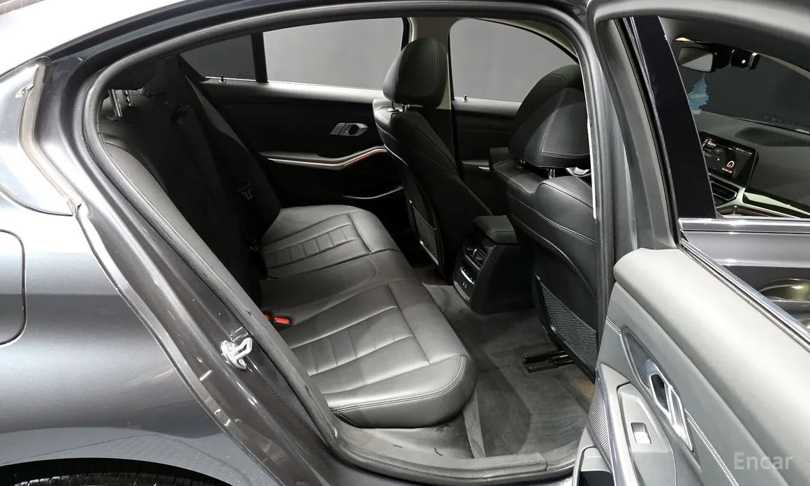 Photo 12 - BMW 3 Series