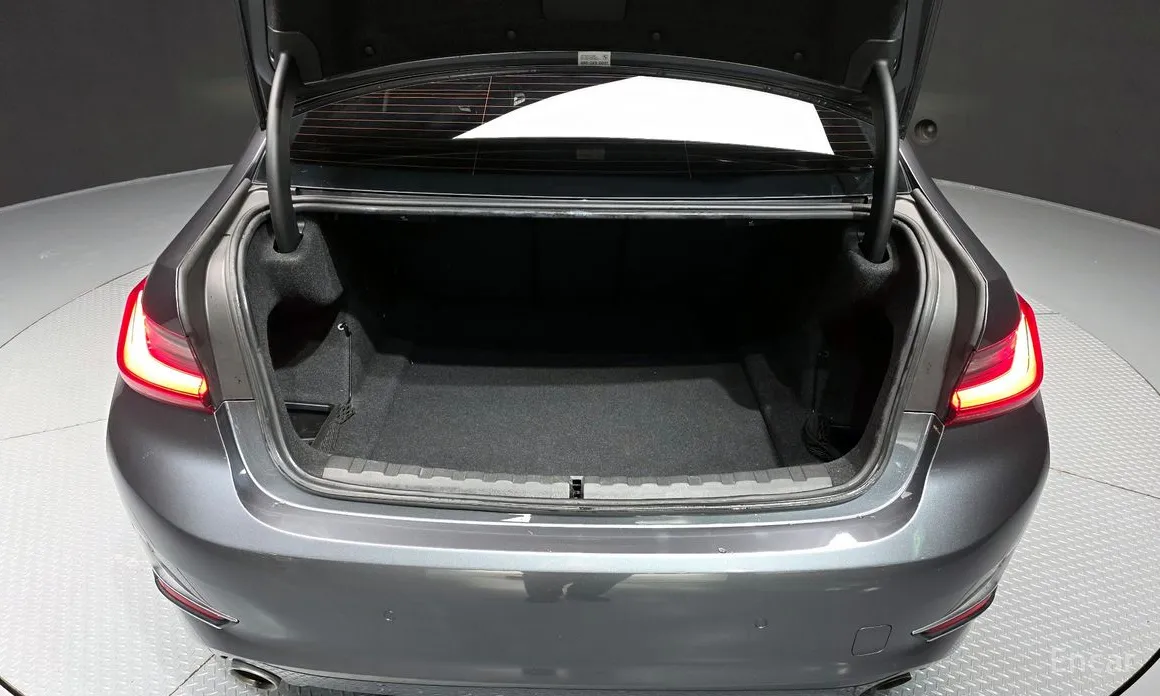 Photo 20 - BMW 3 Series