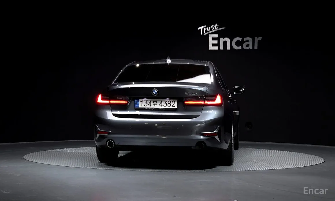 Photo 4 - BMW 3 Series