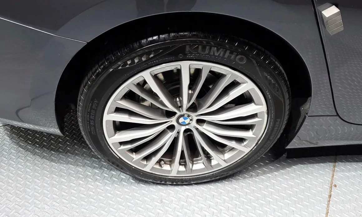 Photo 5 - BMW 3 Series