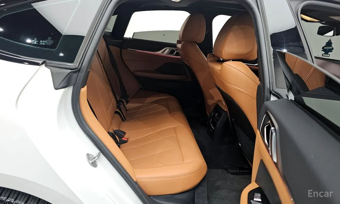 Фото 12 - BMW i4