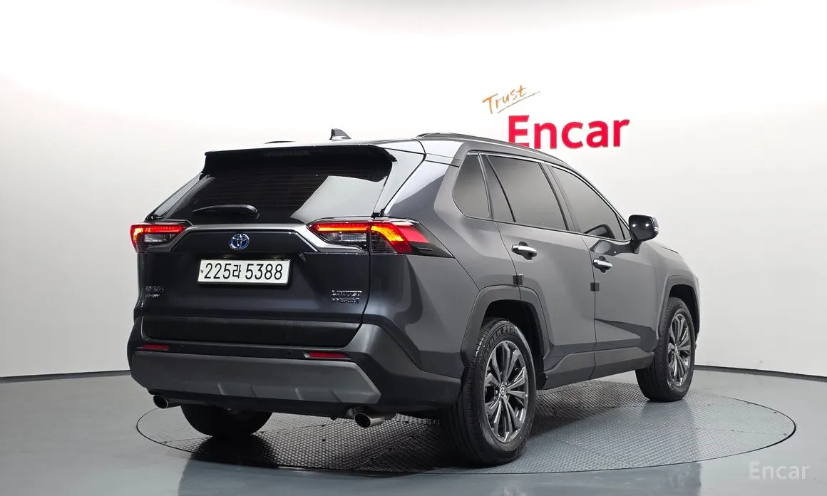 Фото 2 - Toyota RAV4