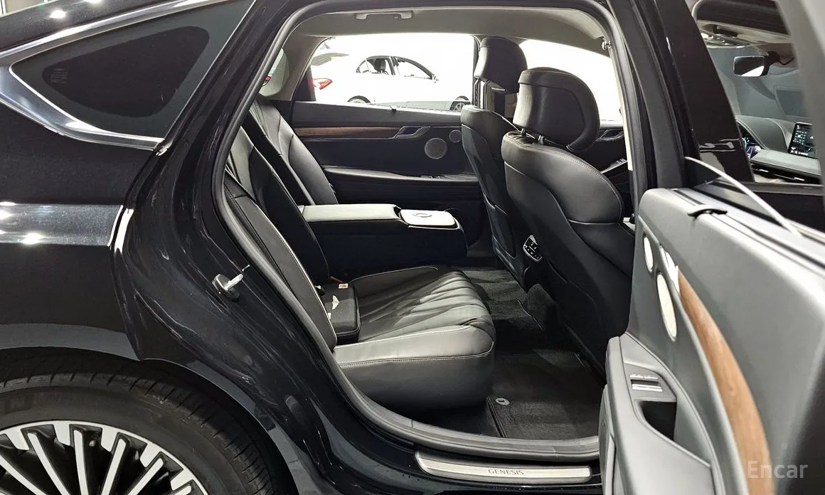 Фото 12 - Genesis G80