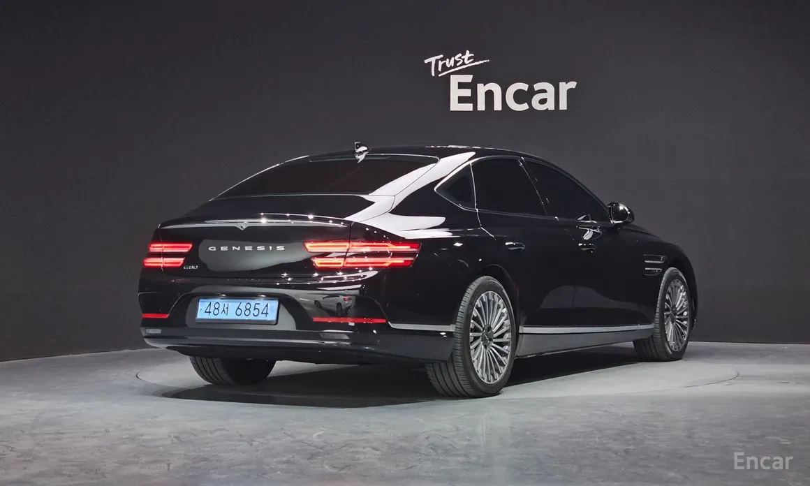 Фото 2 - Genesis G80