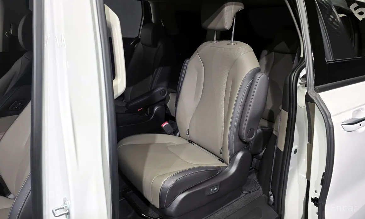 Фото 11 - Kia Carnival