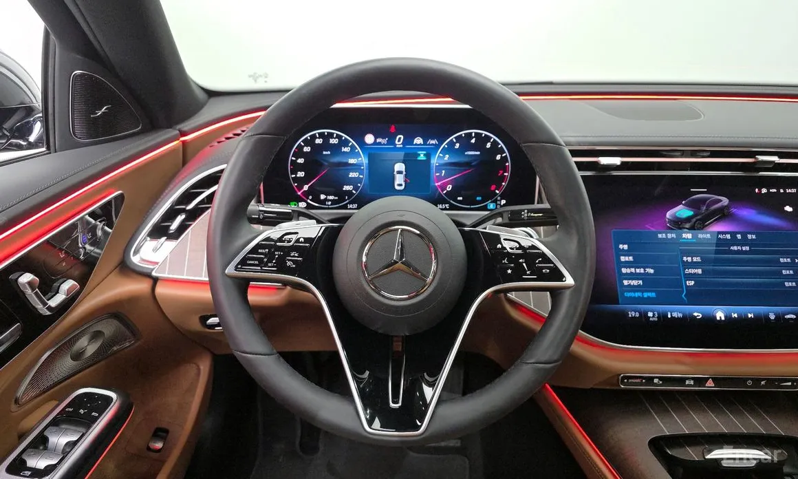 Фото 13 - Mercedes-Benz E-Class