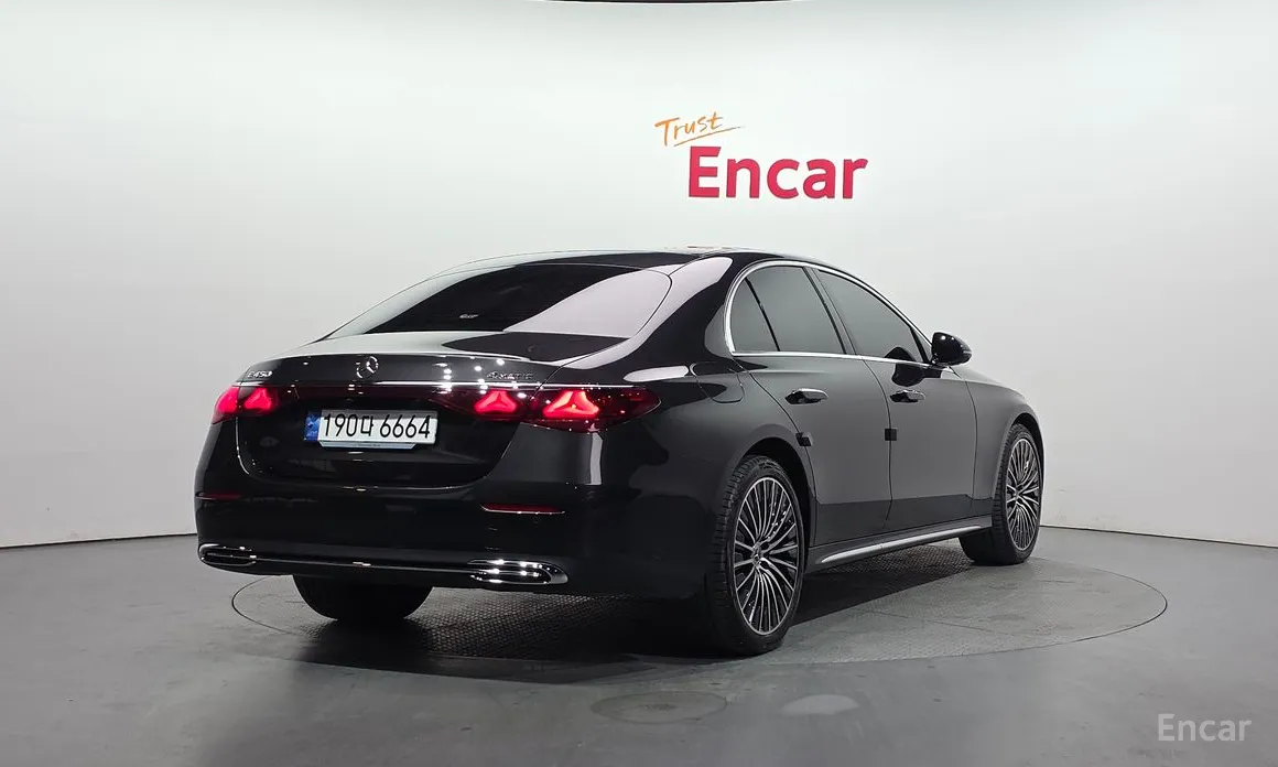 Фото 2 - Mercedes-Benz E-Class