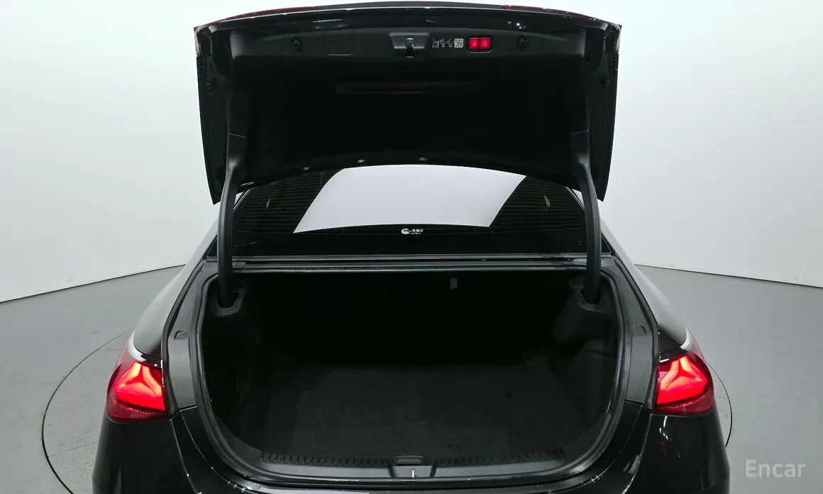 Фото 20 - Mercedes-Benz E-Class