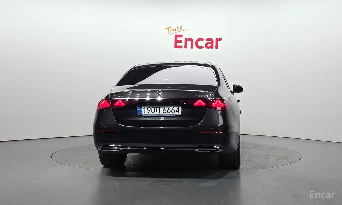 Фото 4 - Mercedes-Benz E-Class