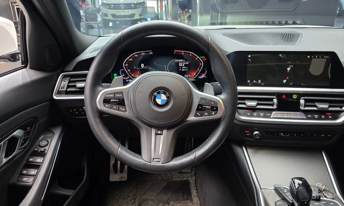 Photo 13 - BMW 3 Series