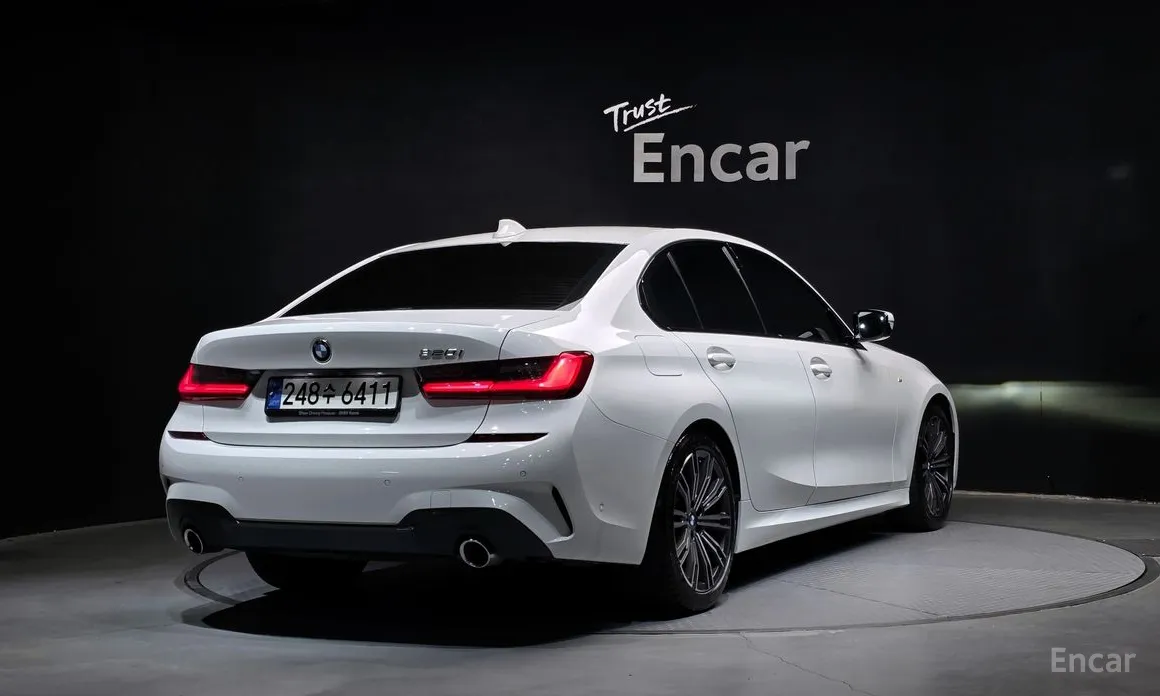 Photo 2 - BMW 3 Series