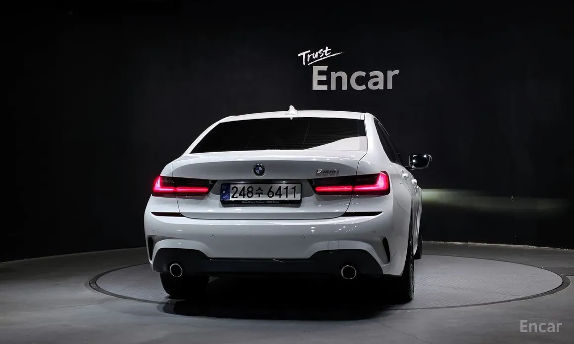 Photo 4 - BMW 3 Series