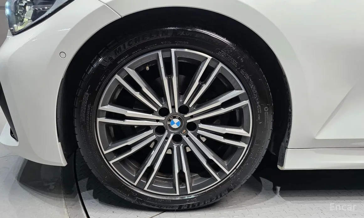 Photo 5 - BMW 3 Series