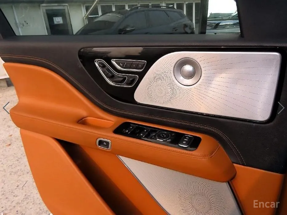 Фото 11 - Lincoln Aviator