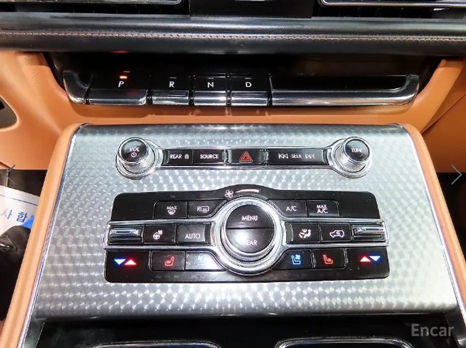 Фото 12 - Lincoln Aviator