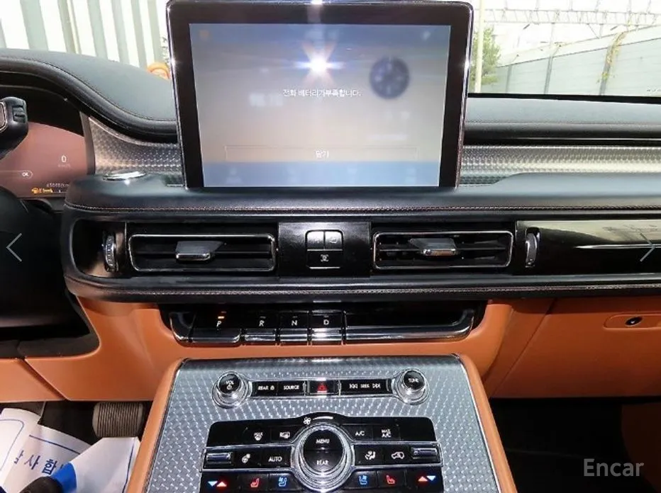 Фото 13 - Lincoln Aviator