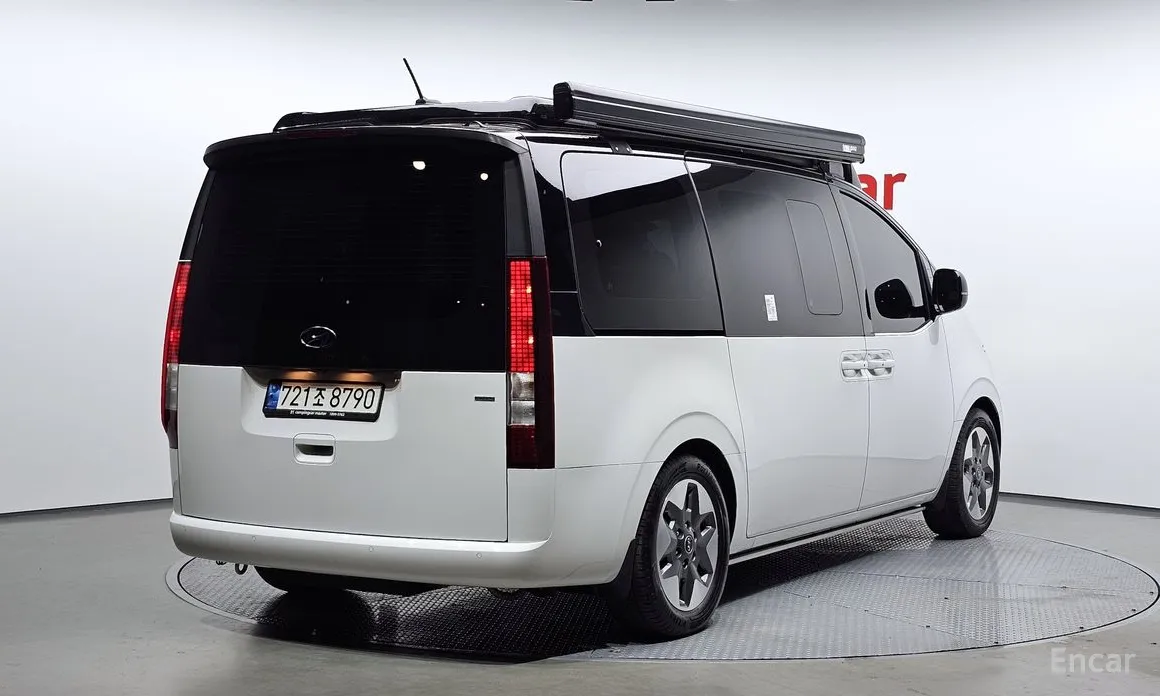 Фото 2 - Hyundai Staria