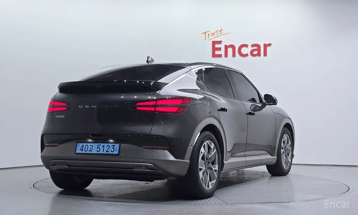 Фото 2 - Genesis GV60