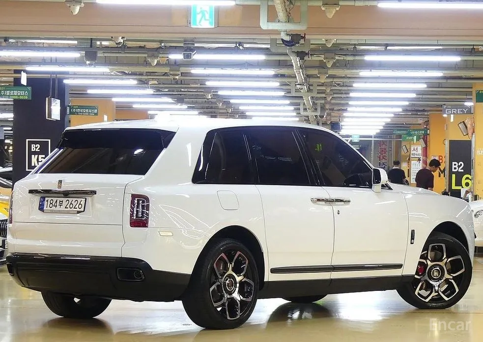 Фото 3 - Rolls-Royce Cullinan