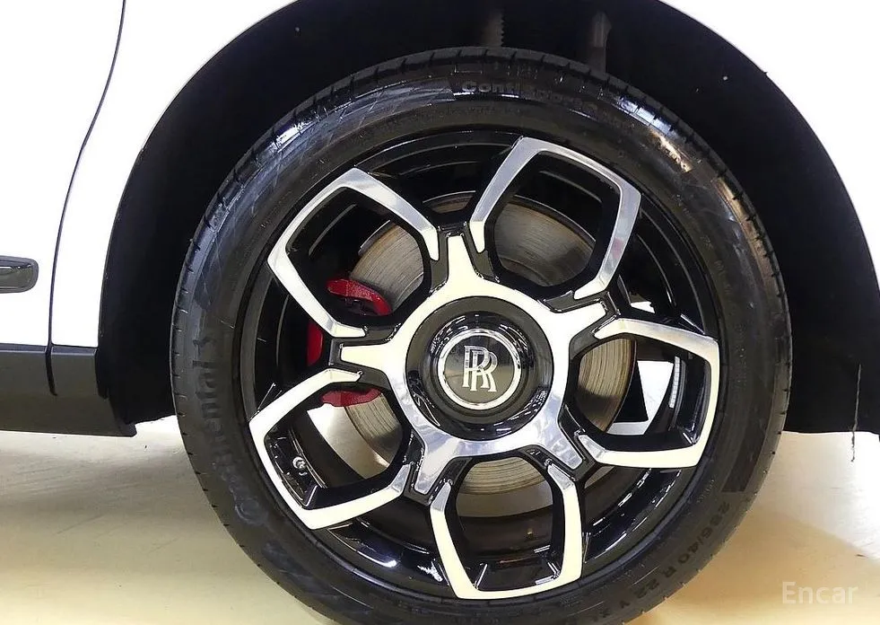Фото 9 - Rolls-Royce Cullinan