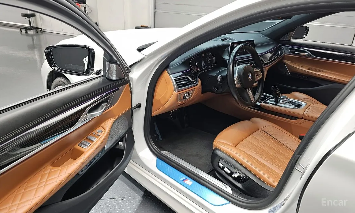 Фото 10 - BMW 7 Series