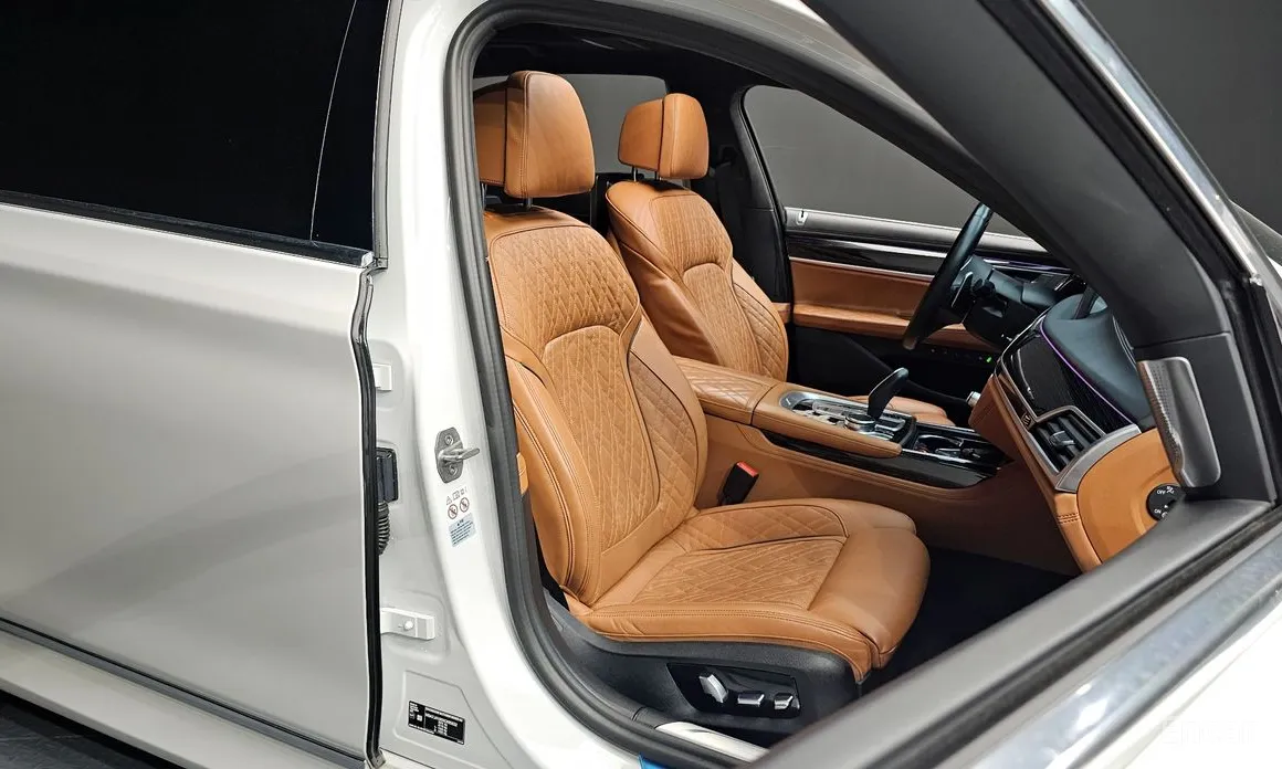 Фото 12 - BMW 7 Series