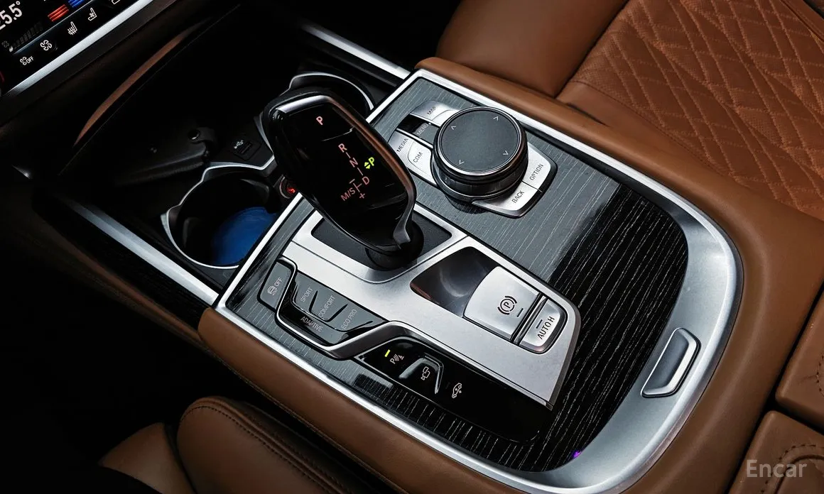 Фото 9 - BMW 7 Series