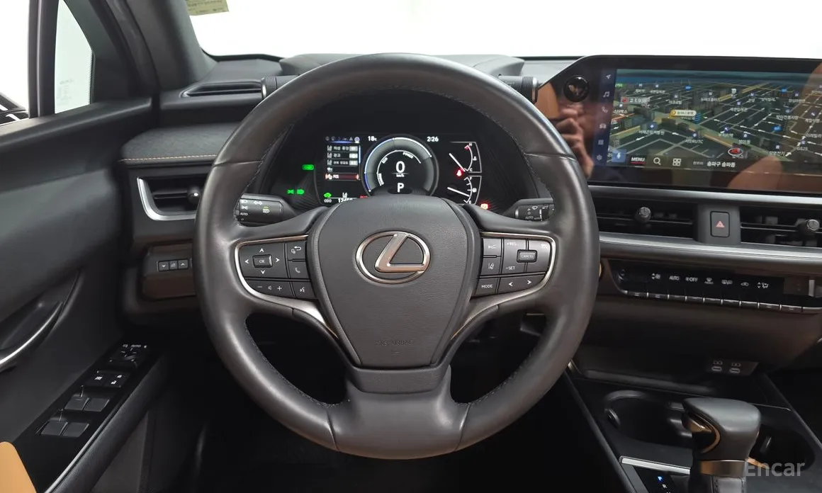 Фото 13 - Lexus UX