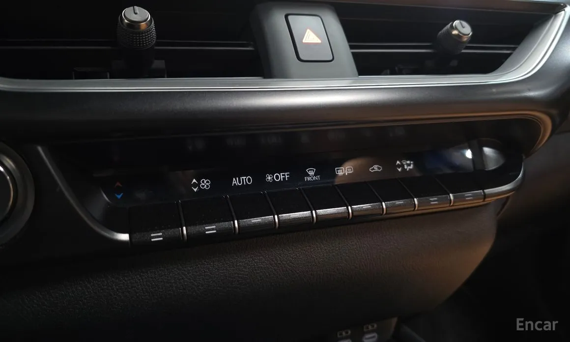 Фото 15 - Lexus UX