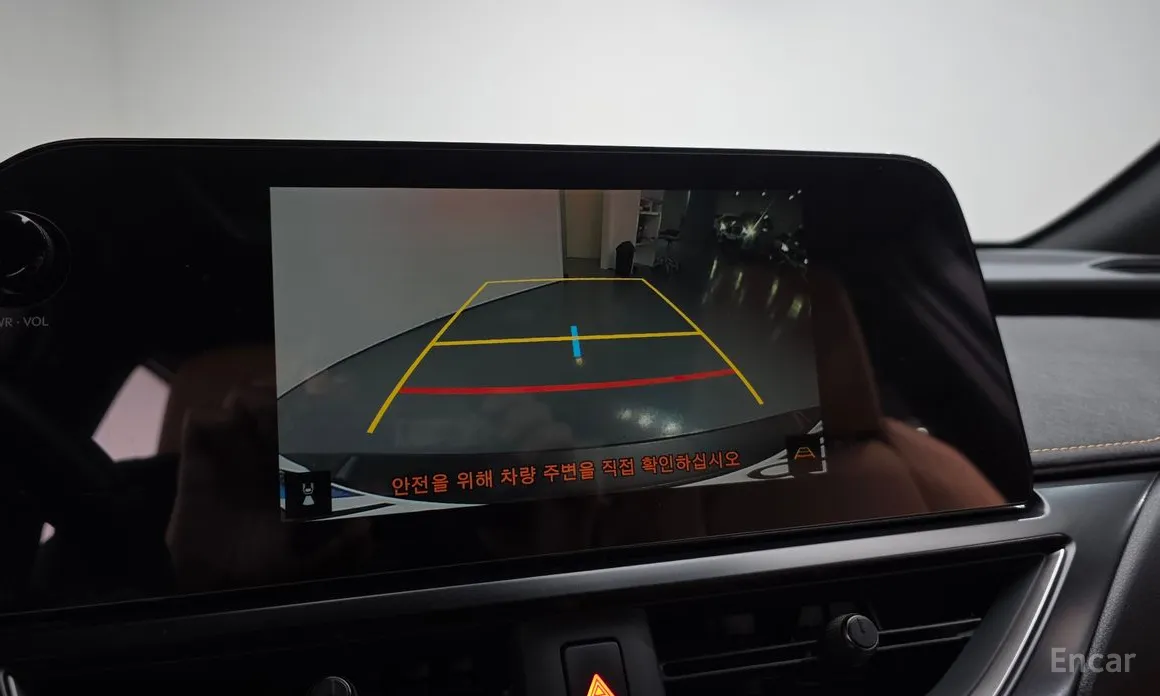 Фото 17 - Lexus UX