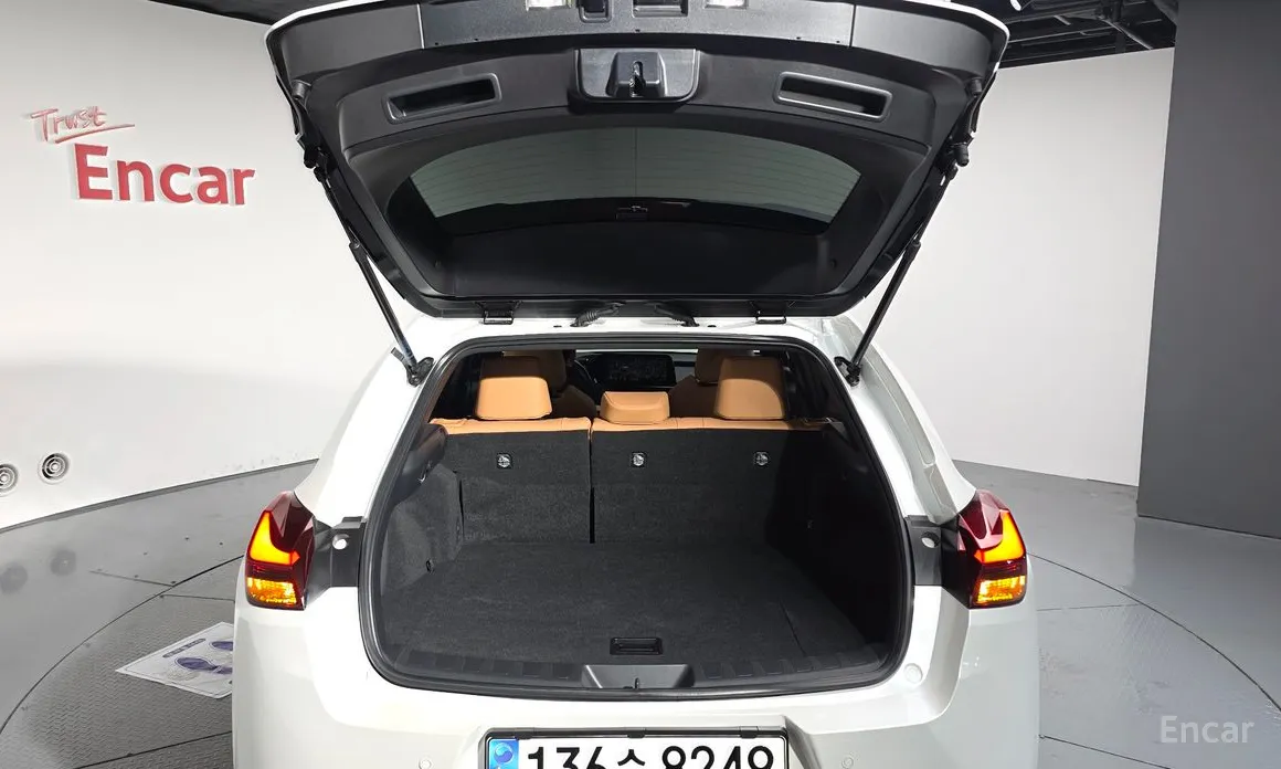 Фото 20 - Lexus UX