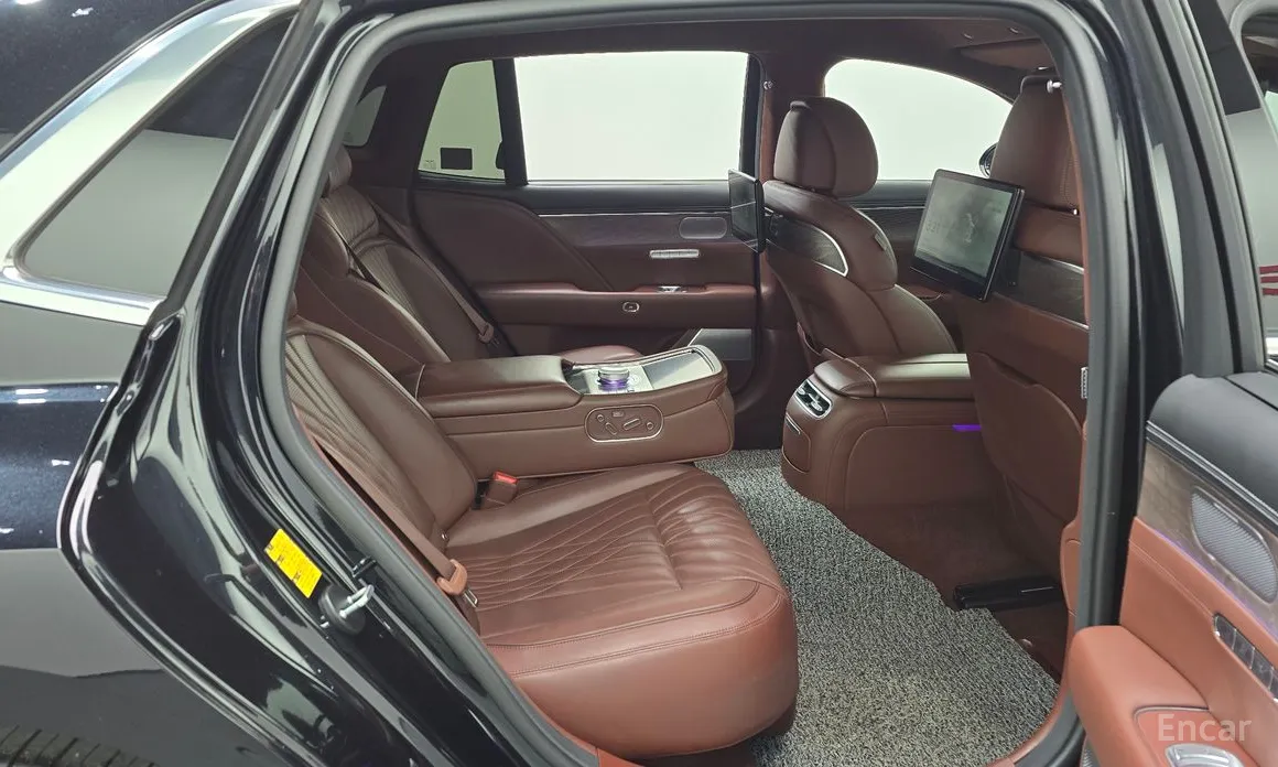 Фото 12 - Genesis G90