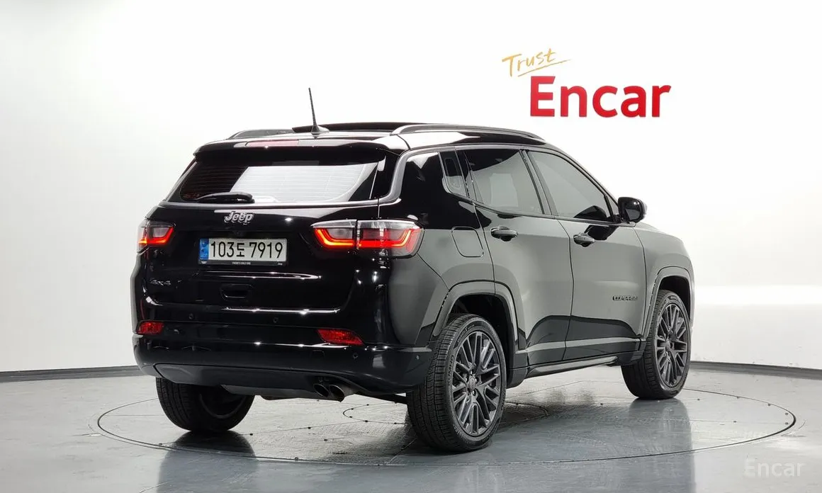 Фото 2 - Jeep Compass