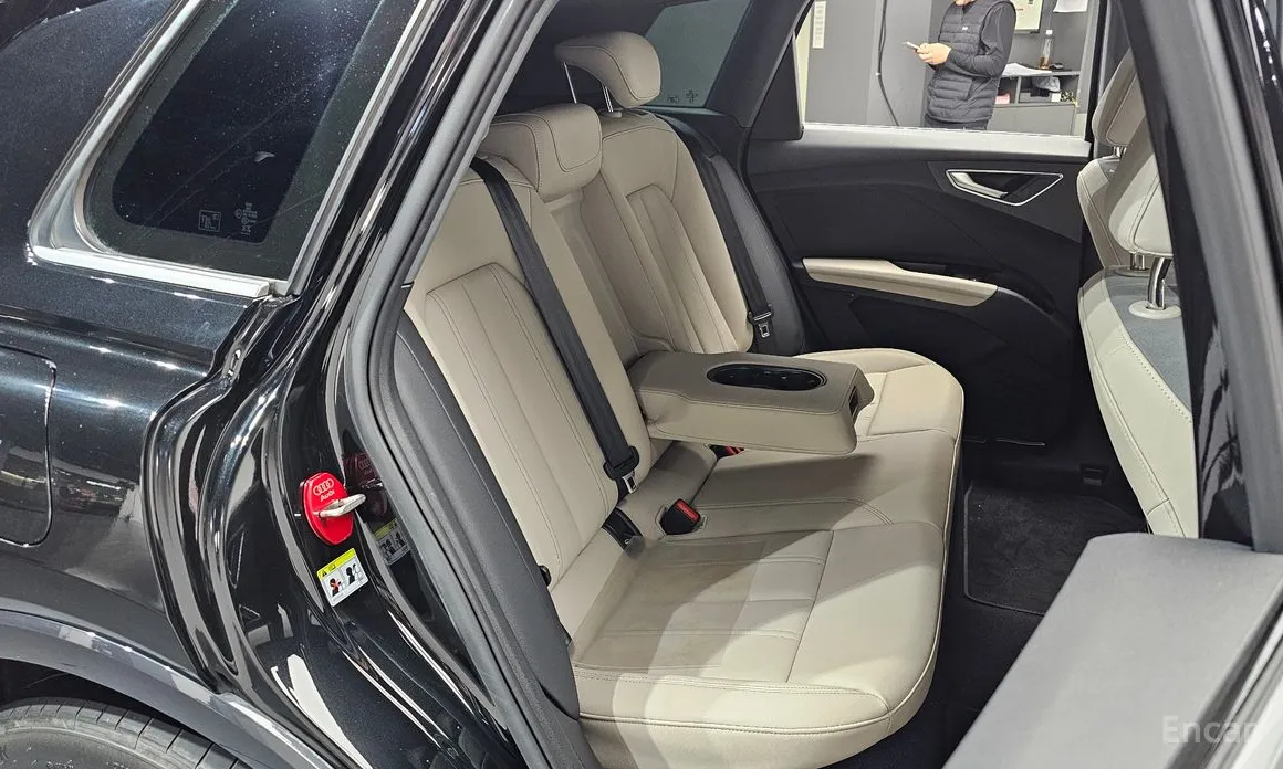 Фото 12 - Audi Q4 e-tron