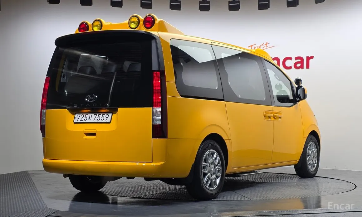 Фото 2 - Hyundai Staria