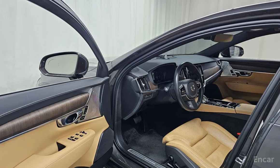 Фото 10 - Volvo S90