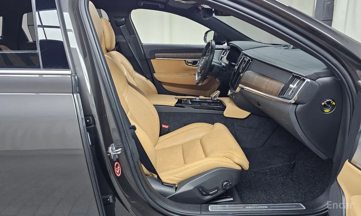 Фото 11 - Volvo S90