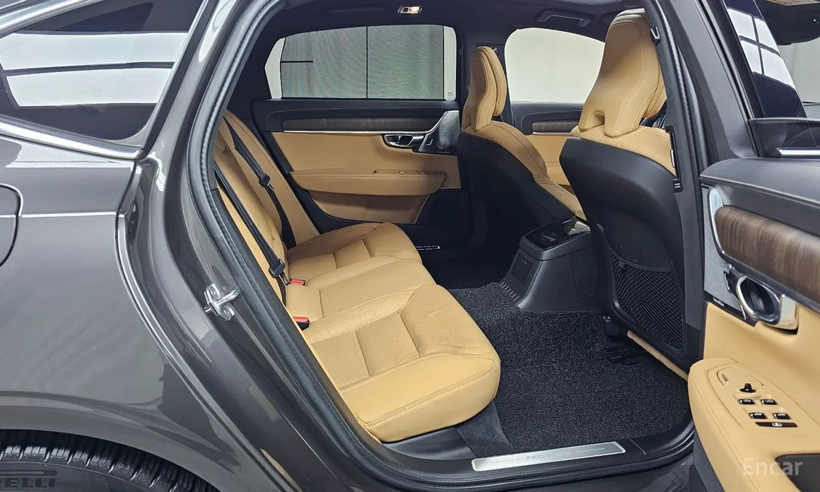 Фото 12 - Volvo S90